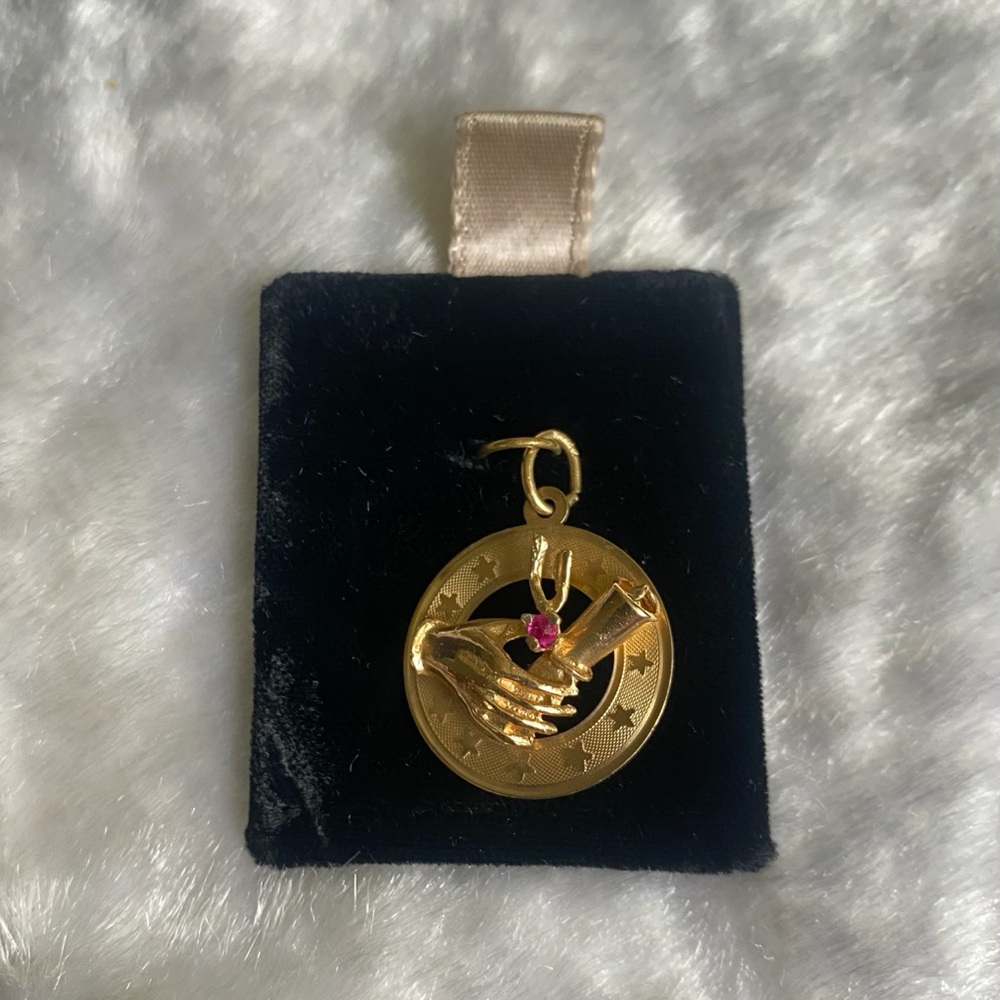 🍀VTG 14K Yellow Gold Graduation Pendant